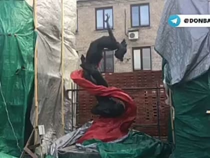 В Донецке на территории мемориала шахты №4/4-бис установили памятник