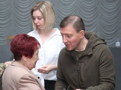 Пушилин и Турчак в День ДНР вручили партбилеты «Единой России» в Донецке