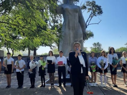 МБУ "Гранитненский СДК" совместно с Гранитненской школой провёли линейку славы " Память жива", посвя