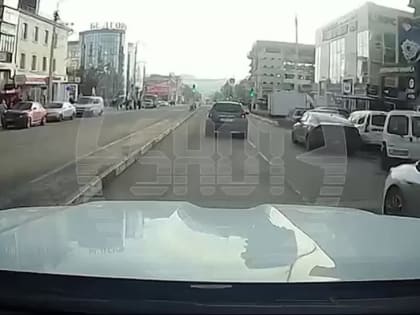 Даниил Безсонов: Судя по этому видео и по звукам разрывов на нём, украинские ублюдки били кассетными боеприпасами, котор