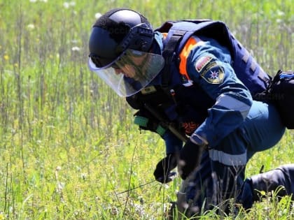 Саперы МЧС России обезвредили более 700 взрывоопасных предметов в ДНР за месяц