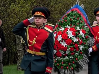 В ЛНР сотрудники СК России почтили память жертв украинской агрессии