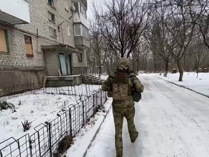 Георгий Медведев: Под огнём доставили продуктовые наборы старикам в посёлке Донецк-Северный