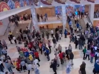 Кремлевскую елку посетили дети из ДНР и ЛНР