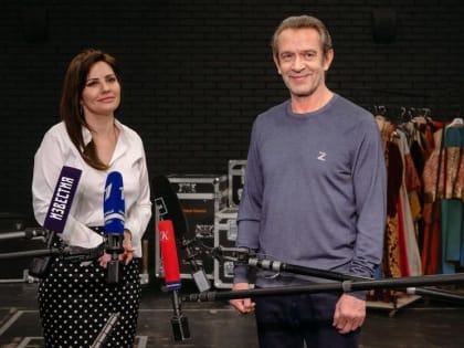 Владимир Машков передал Донецкой муздраме сценический реквизит