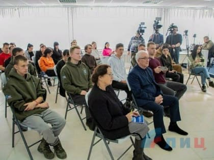 ЛНР. Народный Совет ЛНР разрабатывает закон о страховании волонтеров, оказывающих помощь вблизи линии боевого...