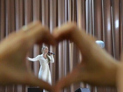 Артисты Донецкой муздрамы выступили для школьников из восьми населенных пунктов ДНР