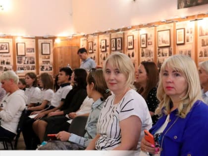 ТЕЛЕМОСТ МЕЖДУ ДОНЕЦКОМ И КРЫМОМ В ДЕНЬ ВОССОЕДИНЕНИЯ