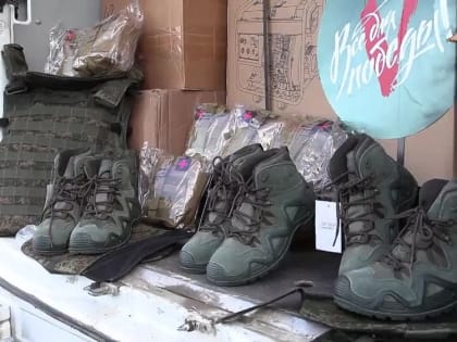 Представители ОНФ передали бойцам автомобиль и экипировку