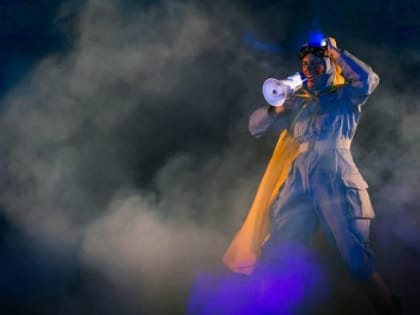 Донецкий молодежный театр представил спектакль «У ковчега в восемь» в Красноярске