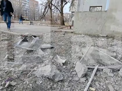 Последствия обстрела Куйбышевском района Донецка, прилет 155 мм снаряда