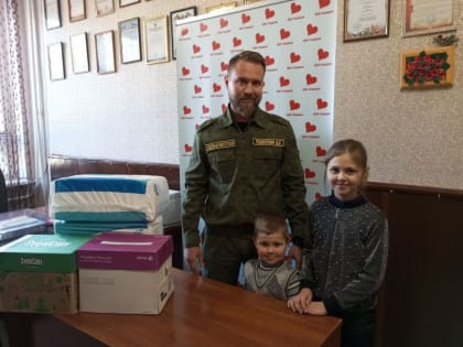 Сотрудники следственного управления передали гуманитарную помощь жителям Донецка