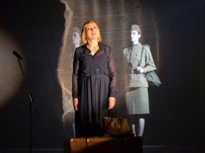 Артисты донецкой муздрамы вблизи Саур-Могилы поставили спектакль о женщине на войне