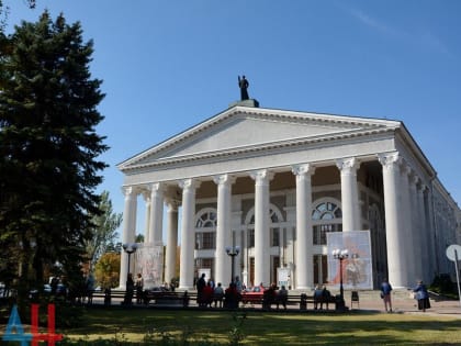 Донецкая муздрама закупила новое оборудование для создания рирпроекции