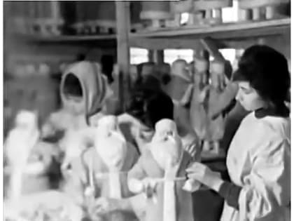 Создание Дедов Морозов на Донецком заводе игрушек