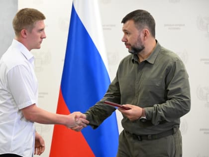 Глава ДНР наградил медалями за храбрость