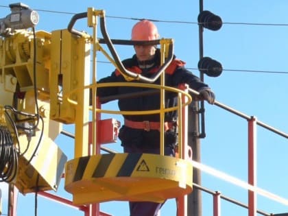 Донецкая железная дорога продолжает ремонт и восстановление технических средств инфраструктуры