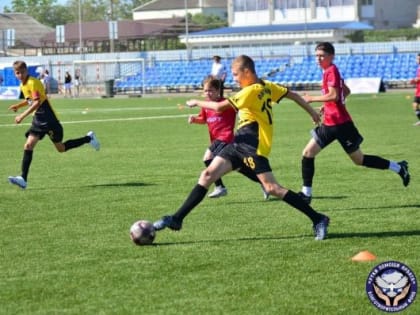 Помощь юным футболистам