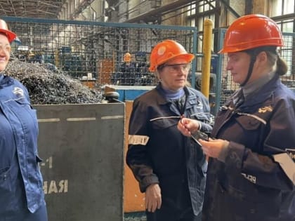 Заводы в Украине вынуждены нанимать женщин из-за нехватки персонала