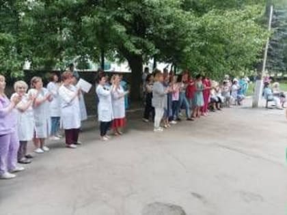 Донецкий РАМТ поздравил работников медицинских учреждений Макеевки