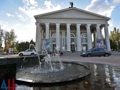 Артисты Донецкой муздрамы выехали в Приазовье для подготовки к новому театральному сезону