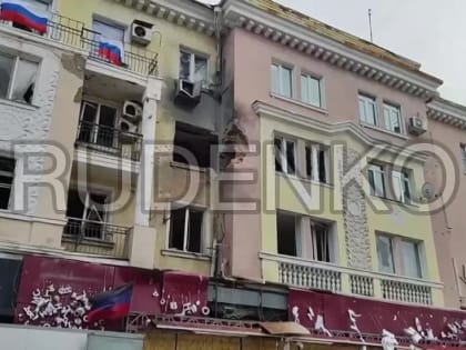 Последствия утреннего обстрела нацистов по центру Донецка