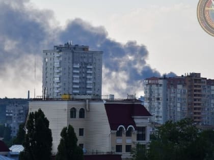 Украинские боевики обстреляли Киевский район Донецка, поврежден многоквартирный дом