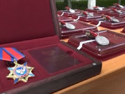 Денис Пушилин наградил военнослужащих подразделения БАРС ОБТФ «Каскад»