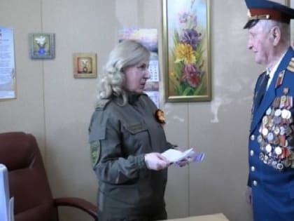 Полицейские вручили паспорт России ветерану Великой Отечественной войны в Донецке