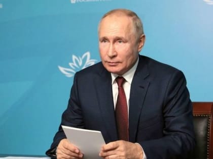 Путин ввел московский часовой пояс в новых регионах России