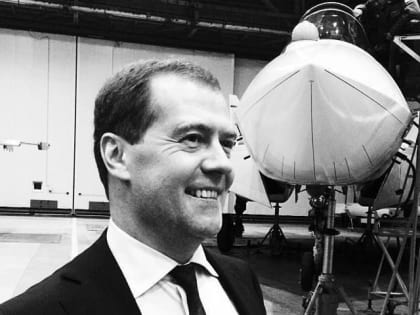 Дмитрий Медведев:. Украинцам была протянута рука христианского милосердия на Великий Праздник. Их руководители её отверг