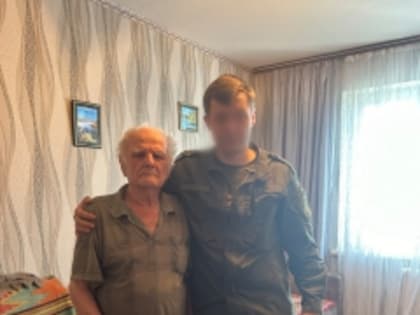 Сотрудники следственного управления СК России по Донецкой Народной Республике навестили и поздравили с 99-летием ветерана Великой Отечественной войны Живорова Георгия Сафроновича.