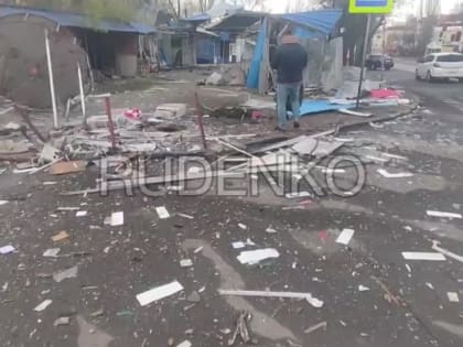 Андрей Руденко: Последствия ночного обстрела центра Донецка в результате которого погибла женщины и получил ранения свящ