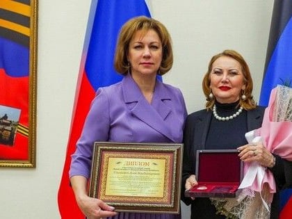 Актриса Донецкой муздрамы Алла Ульянова получила звание народного артиста ДНР