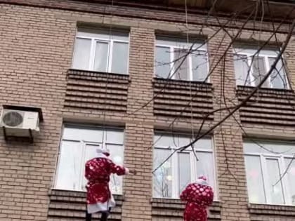 Донецкие Деды Морозы поздравляют детей с наступающим праздником!