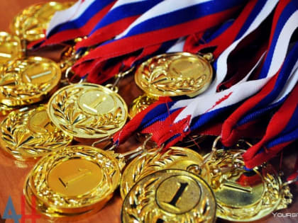 Юные спортсменки с соревнований по плаванию привезли 6 золотых медалей