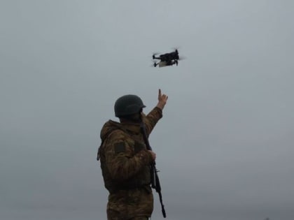 Расчеты операторов FPV-дронов подразделения БпЛА группировки войск «Восток» находят и уничтожают цели противника на Южно