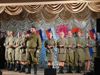 Донецкая муздрама ко Дню Победы выступила с песнями военных лет в 21 населенном пункте ДНР