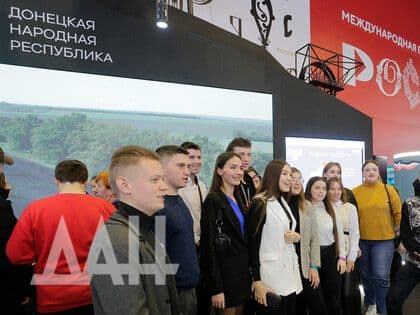 Пушилин предложил расширить экспозицию ДНР на ВДНХ предметами Горловского музея миниатюрной книги