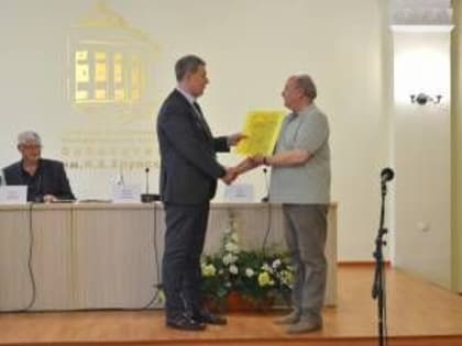 Издательство «Вече» подарило серию исторических книг о специальной военной операции библиотеке им. Крупской