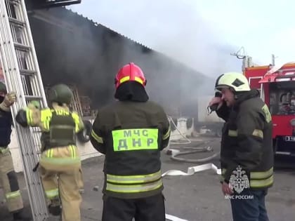 В Калининском районе Донецка подразделения МЧС ликвидировали крупный пожар в результате обстрела ВФУ