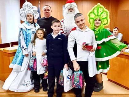 Михаил Меренков: В Буденновском районе наградили участников конкурса «Новый год стучится в двери»