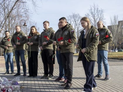 Представители Палаты молодых законодателей при Совете Федерации Федерального Собрания Российской Федерации и Молодёжного