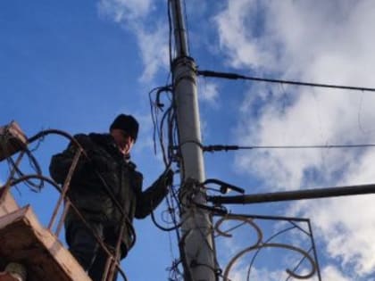 Алексей Кулемзин: Сегодня сотрудники предприятия «Донецкгорсвет» устраняли обрывы, короткие замыкания и прочие неисправн