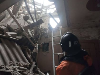 Тела еще двух человек нашли под завалами после обстрела Донецка