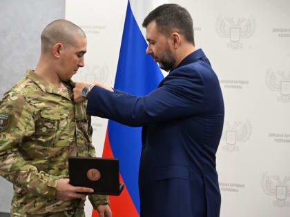 Денис Пушилин присвоил звание Героя ДНР защитникам Донбасса и пообщался с бойцами и молодежью