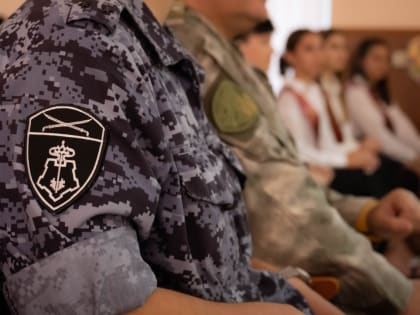 Представитель Росгвардии поздравил выпускников с окончанием школьного обучения