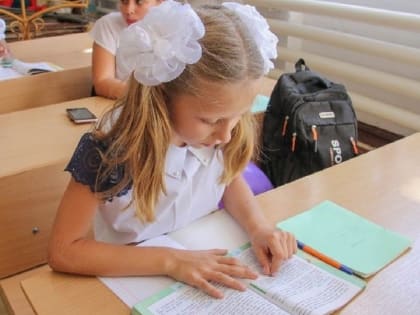 Более трех миллионов пособий и учебников передали в школы ДНР с прошлого года