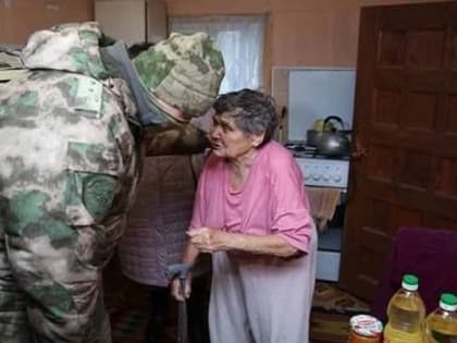 В ДНР росгвардейцы оказали гумпомощь жителям Республики в преддверии Нового года