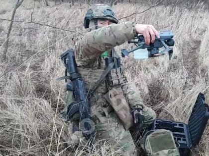 Разведчики кошмарят хохлов, при помощи сбросов на Донецком направлении, скидывают подарки за Белгород..